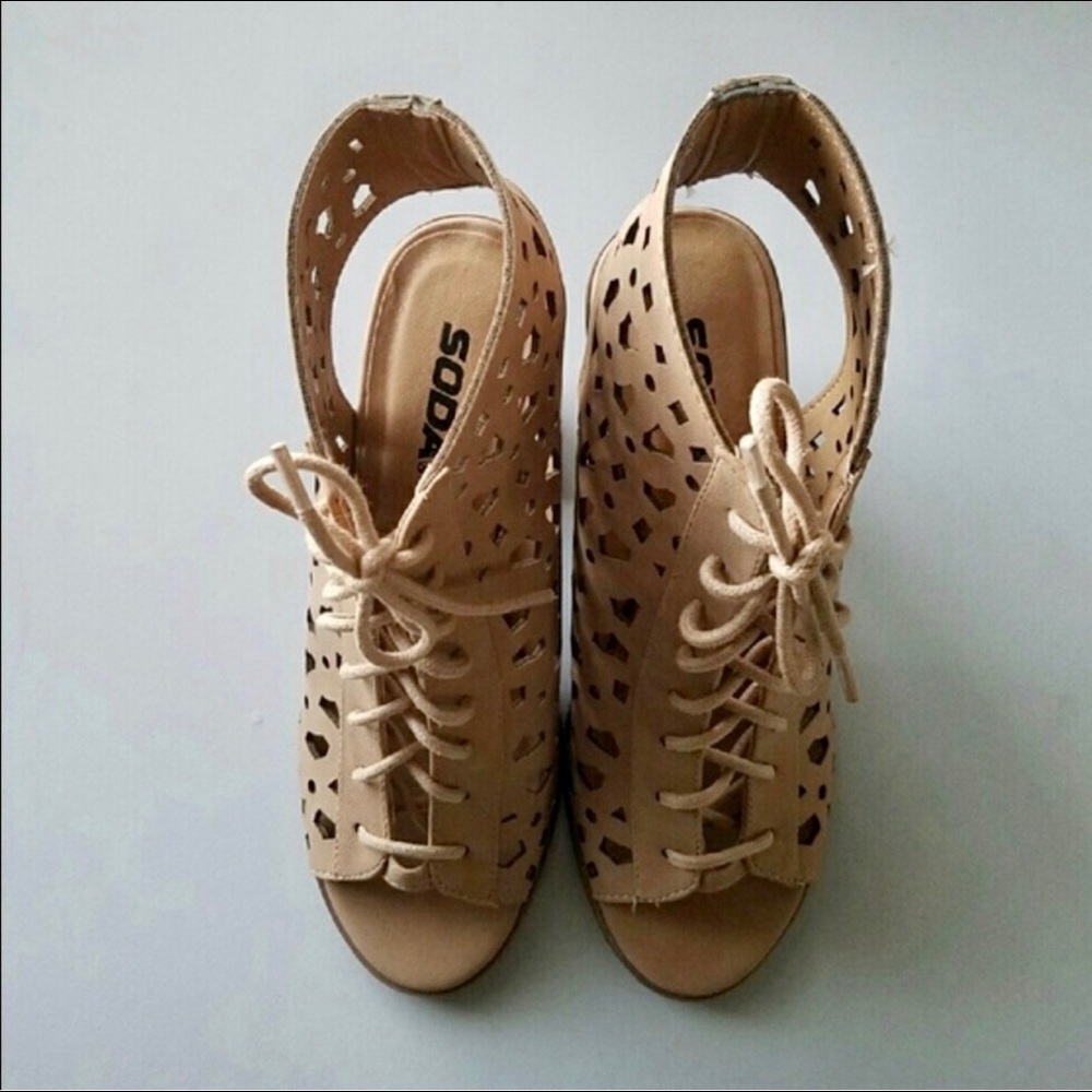 CREAM TAN LACE UP BOOTIES - Picture 2 of 3